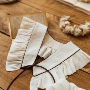 Biały kołnierzyk damski zawiązywany lniany z falbanką Antonina milk