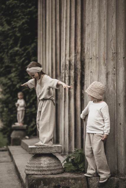 Bluzeczka lniana z koronką z krótkim rękawkiem retro szara glina