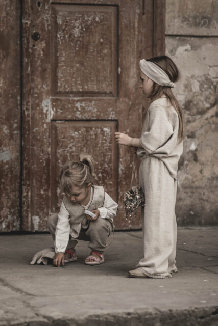 Bluzeczka lniana z koronką z krótkim rękawkiem retro szara glina