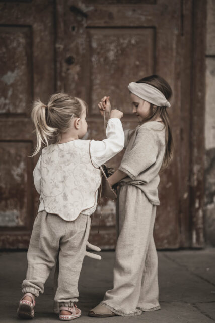 Bluzeczka lniana z koronką z krótkim rękawkiem retro szara glina