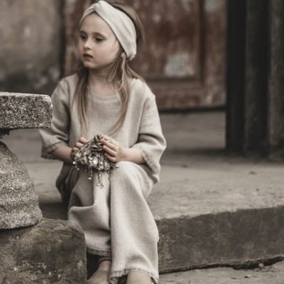 Bluzeczka lniana z koronką z krótkim rękawkiem retro szara glina