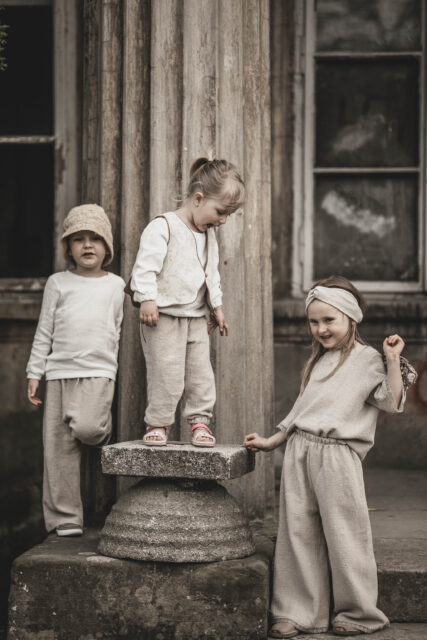 Bluzeczka lniana z koronką z krótkim rękawkiem retro szara glina