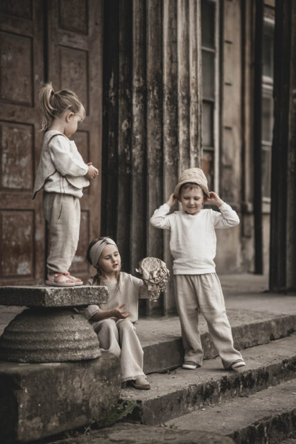 Bluzeczka lniana z koronką z krótkim rękawkiem retro szara glina