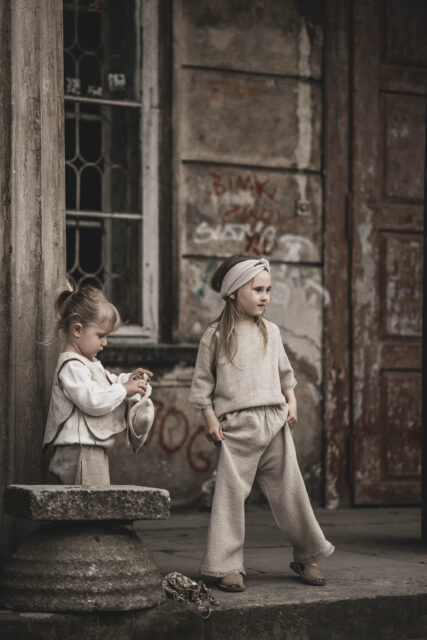 Bluzeczka lniana z koronką z krótkim rękawkiem retro szara glina