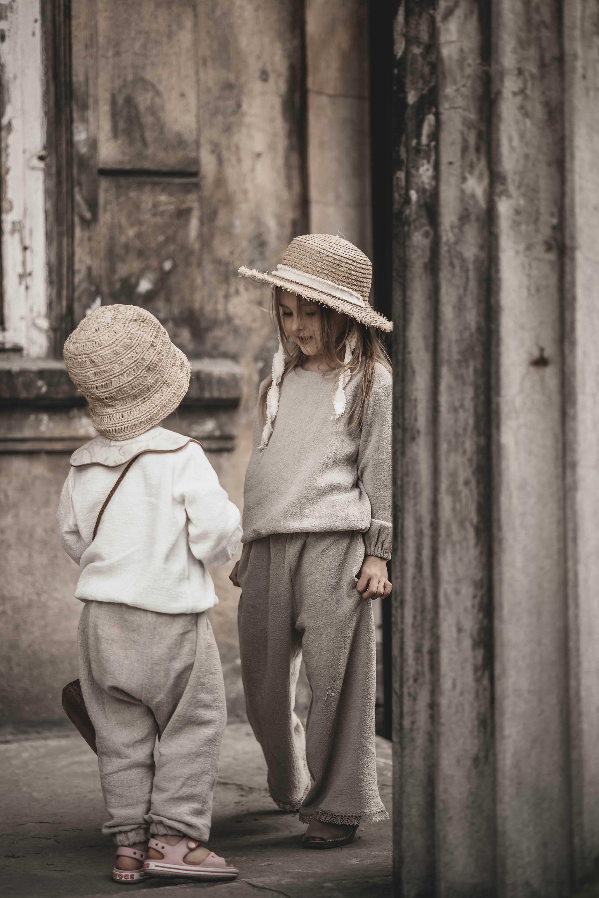 Bluzka lniana retro dla dziewczynki szara glina