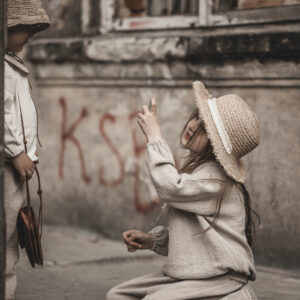 Bluzka lniana retro dla dziewczynki szara glina