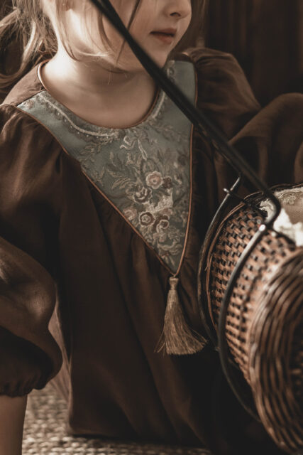 Brązowa retro sukienka lniana damska żakard kwiaty Marysia coco turkus