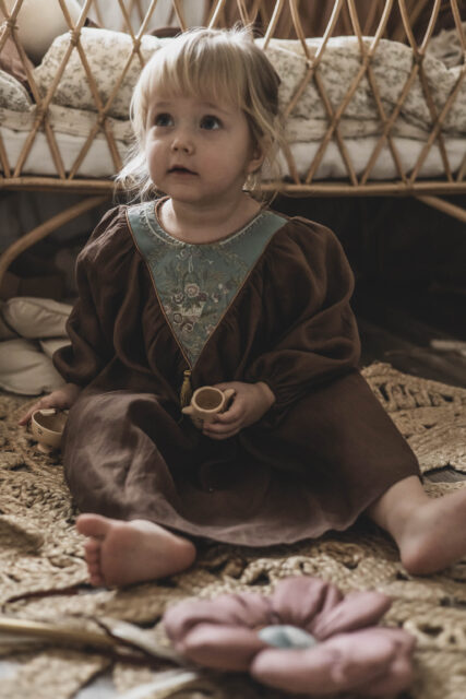 Brązowa sukienka lniana z żakardem 5-10 lat Marysia coco turkus