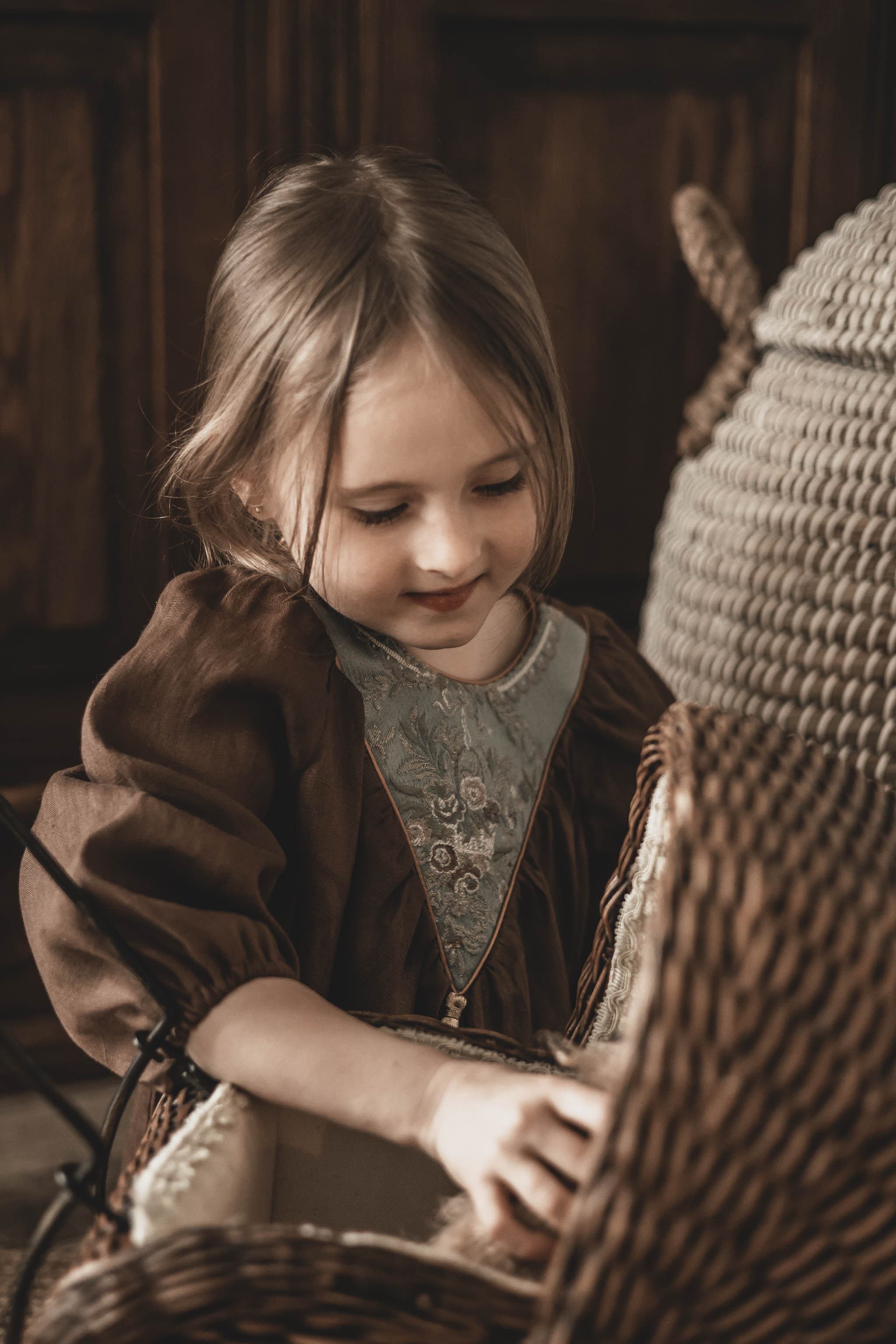 Brązowa sukienka lniana z żakardem 5-10 lat Marysia coco turkus