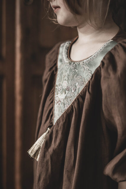 Brązowa sukienka lniana z żakardem 5-10 lat Marysia coco turkus