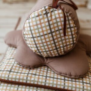 Brązowy śpiworek do przedszkola 140×75cm w kratkę