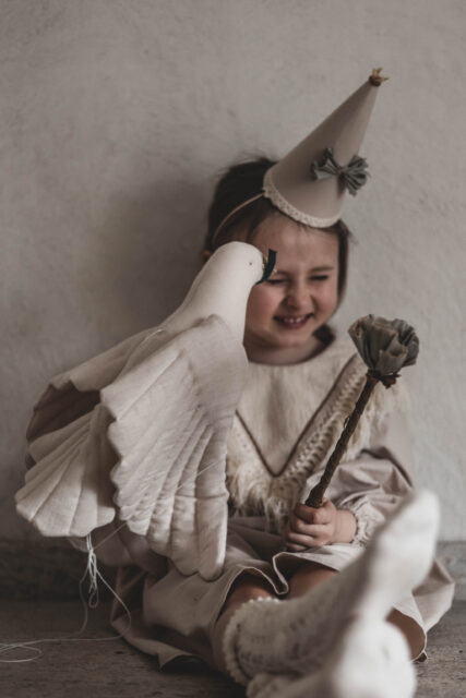 Czapeczka urodzinowa boho hand made natural beż z kokardką