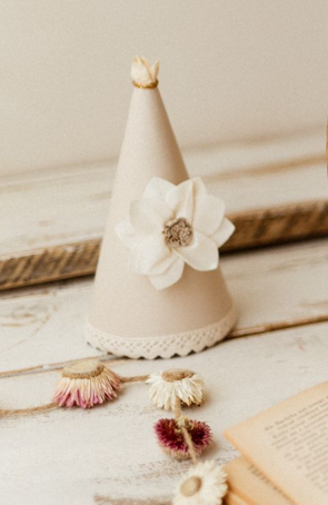 Czapeczka urodzinowa kwiaty natural