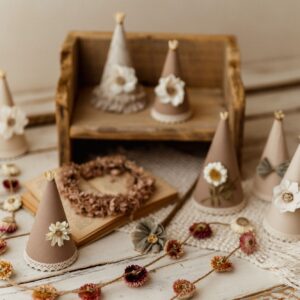 Czapeczka urodzinowa kwiaty natural