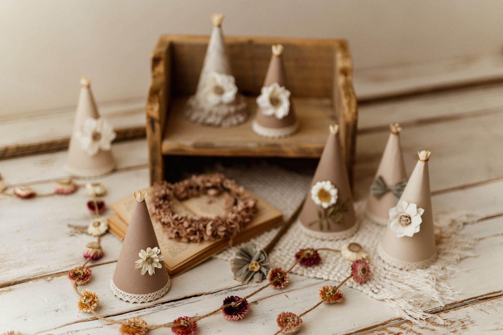 Czapeczka urodzinowa kwiaty natural