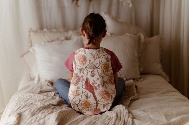 Kamizelka retro dla dziewczynki żakard bażanty 5-10 lat