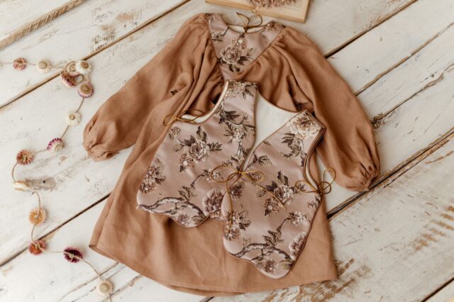 Kamizelka vintage kwiaty żakard spring flowers dla dziewczynki