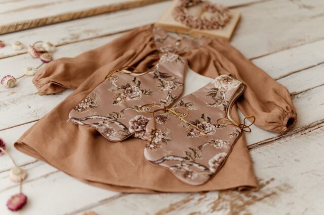 Kamizelka vintage kwiaty żakard spring flowers dla dziewczynki