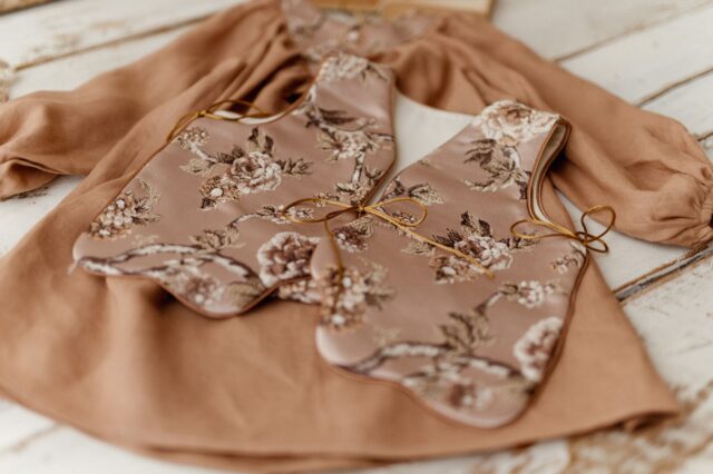 Kamizelka vintage kwiaty żakard spring flowers dla dziewczynki