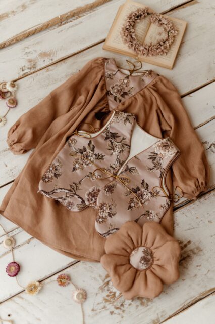 Kamizelka vintage kwiaty żakard spring flowers dla dziewczynki