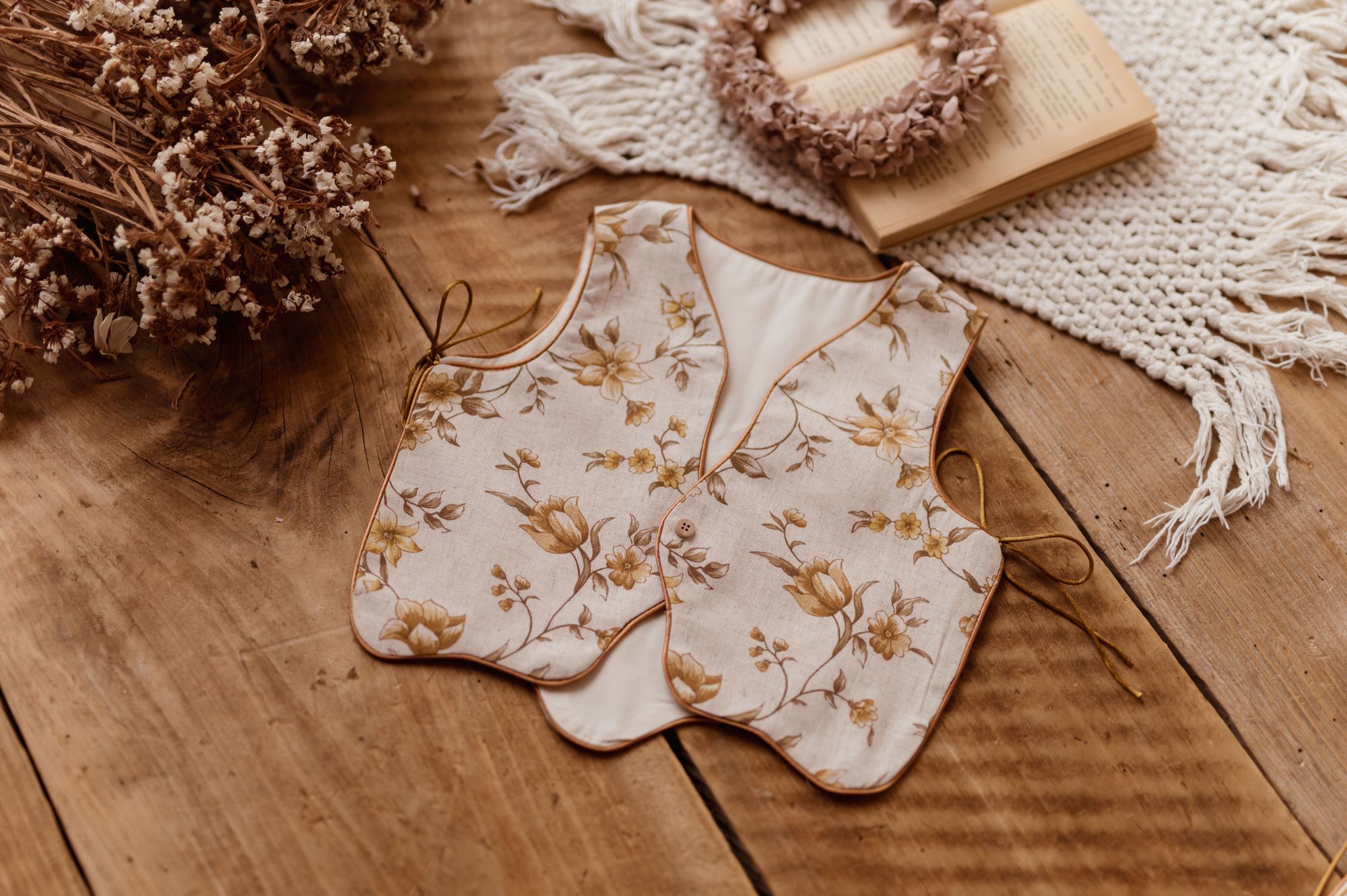 Kamizelka w kwiatuszki lniana honey 1-3 lat