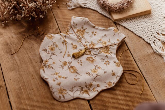 Kamizelka w kwiatuszki lniana honey