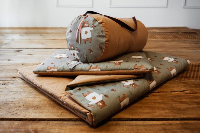 Kocyk bawełniany do przedszkola z poduszką i workiem misie zielone