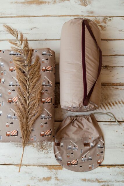 Kocyk bawełniany do żłobka pościel premium zestaw 3w1 auta boho beż
