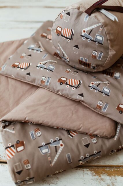 Kocyk bawełniany do żłobka pościel premium zestaw 3w1 auta boho beż