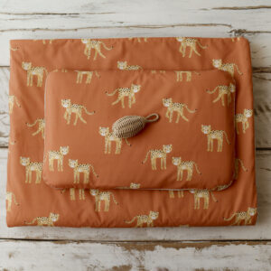 Kocyk bawełniany do przedszkola z workiem pomarańczowy gepardy