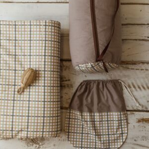 Kocyk bawełniany do żłobka brązowy w kratę zestaw 3w1 z poduszką