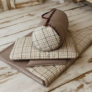 Kocyk bawełniany do żłobka brązowy w kratę zestaw 3w1 z poduszką