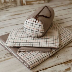 Kocyk bawełniany do żłobka brązowy w kratkę 135×100cm