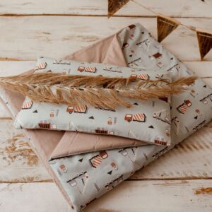 Kocyk dla chłopca do żłobka auta mięta beż