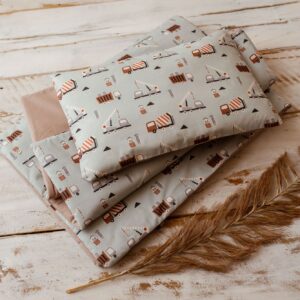 Kocyk dla chłopca do żłobka auta mięta beż