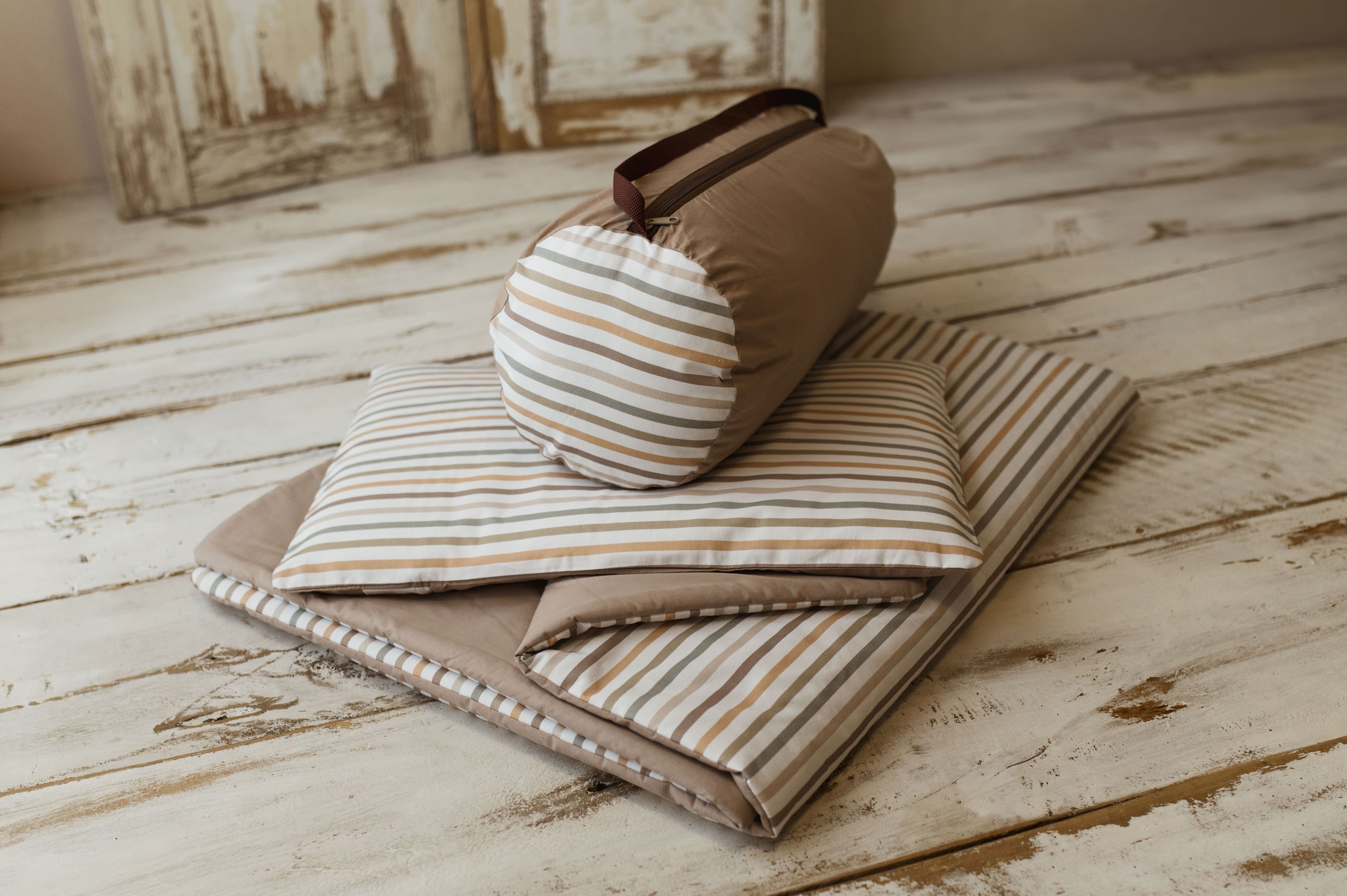 Kocyk dla dziecka do przedszkola z workiem + poduszka paski