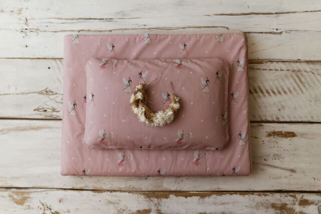 Kocyk dla dziewczynki do przedszkola różowy wróżki