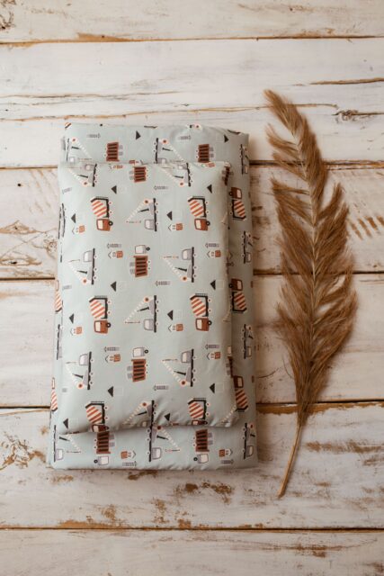 Kocyk do przedszkola dla chłopca zestaw 3w1 auta mięta beż