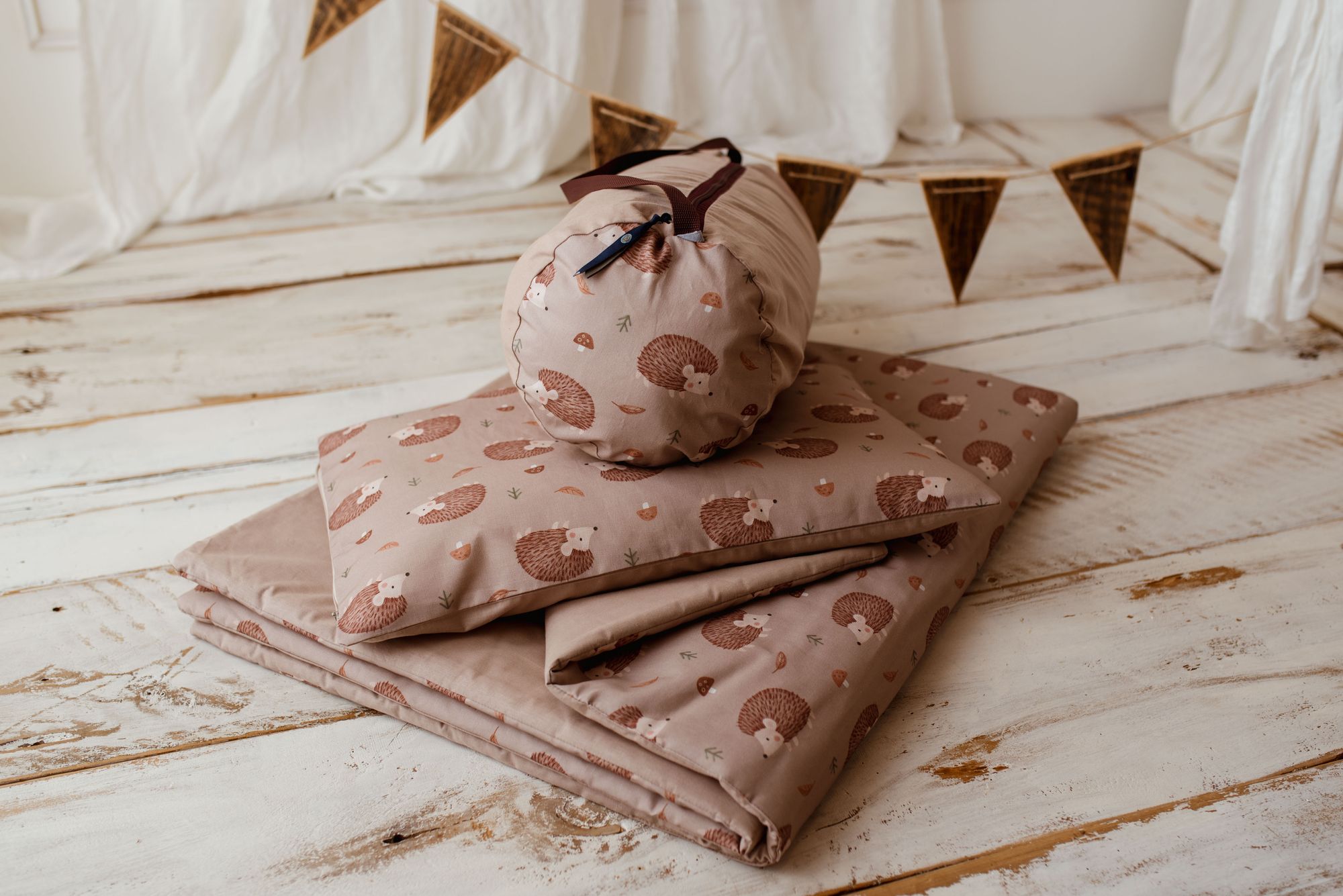 Kocyk do żłobka pościel bawełniany premium zestaw 3w1 jeżyki coffe