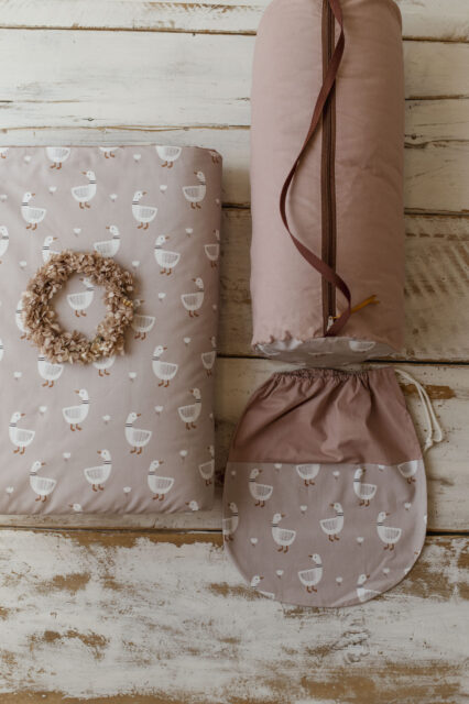 Kocyk do przedszkola 3w1 z poduszką gąski