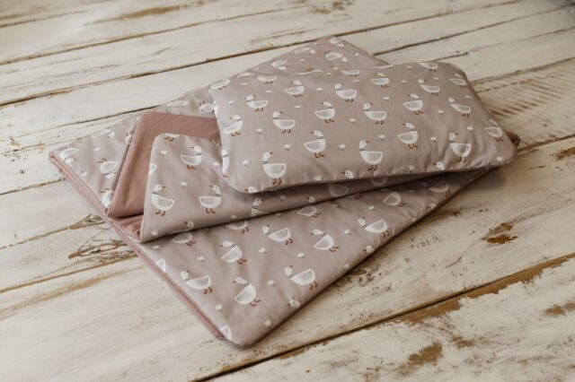 Kocyk do przedszkola 3w1 z poduszką gąski