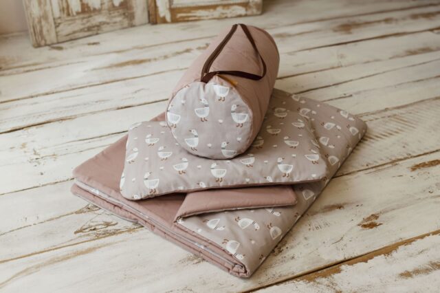 Kocyk do przedszkola 3w1 z poduszką gąski