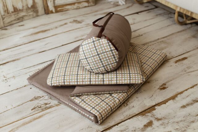 Kocyk do przedszkola 3w1 z poduszką w kratę