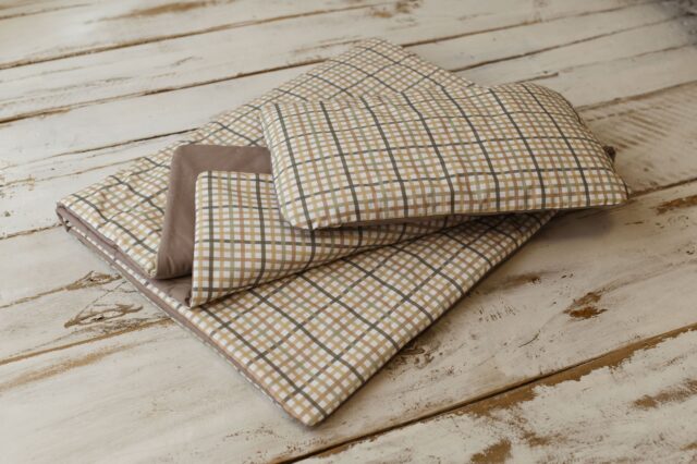 Kocyk do przedszkola 3w1 z poduszką w kratę