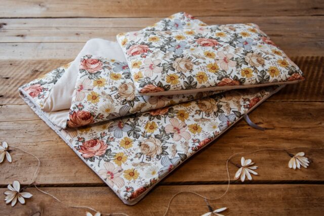 Kocyk do przedszkola dla dziewczynki zestaw 3w1 retro kwiaty natural