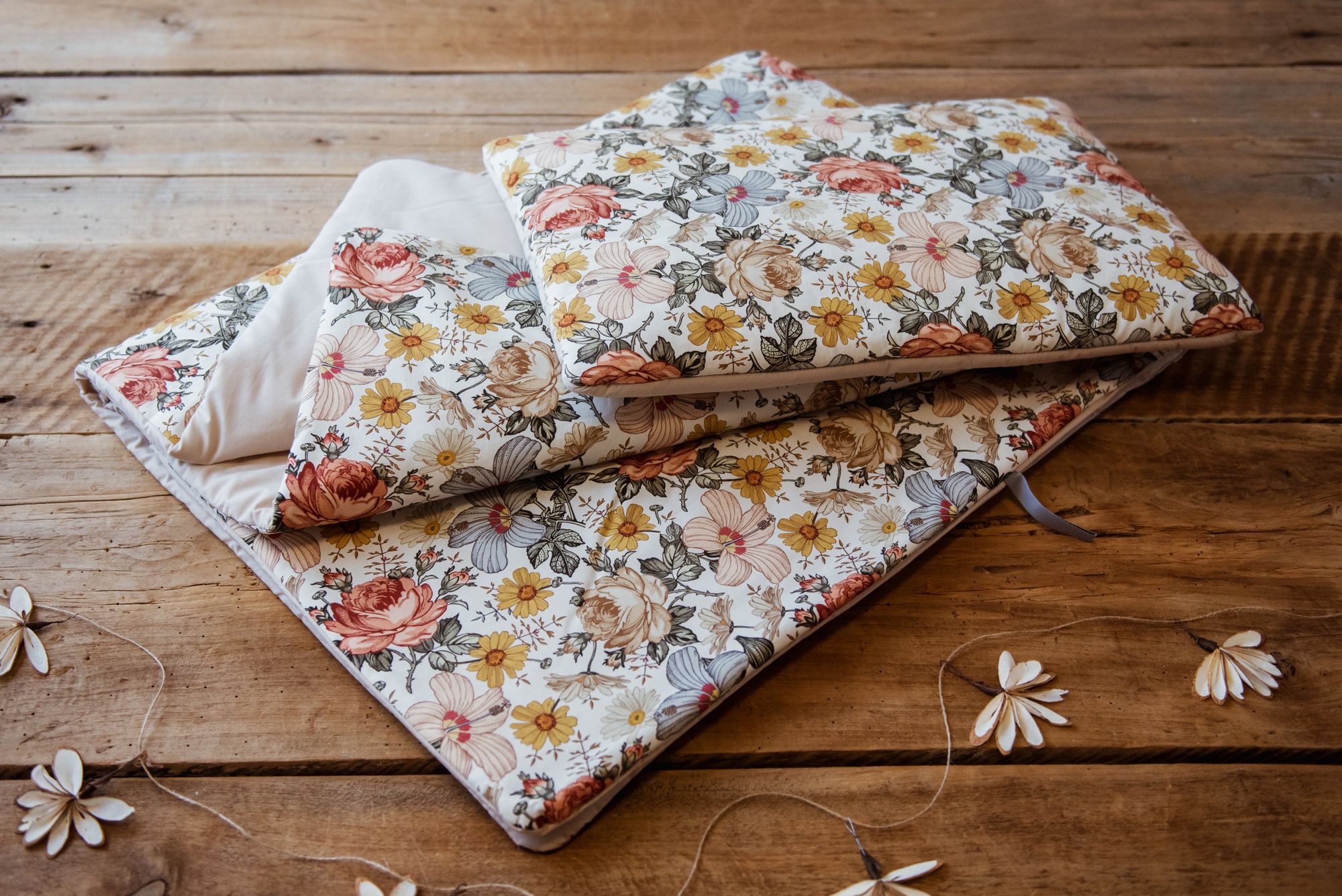 Kocyk do przedszkola dla dziewczynki zestaw 3w1 retro kwiaty natural