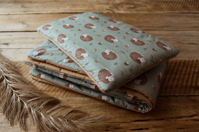 Kocyk do przedszkola zestaw 3w1 jeżyki zielone