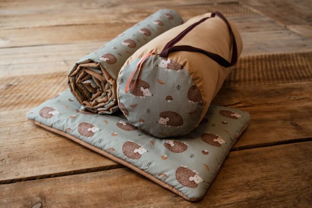 Kocyk do przedszkola zestaw 3w1 jeżyki zielone