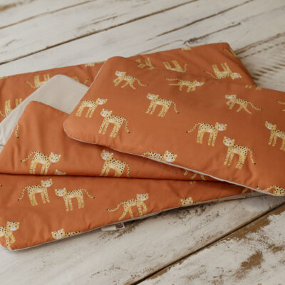 Kocyk do żłobka dla dzieci pomarańczowy gepardy