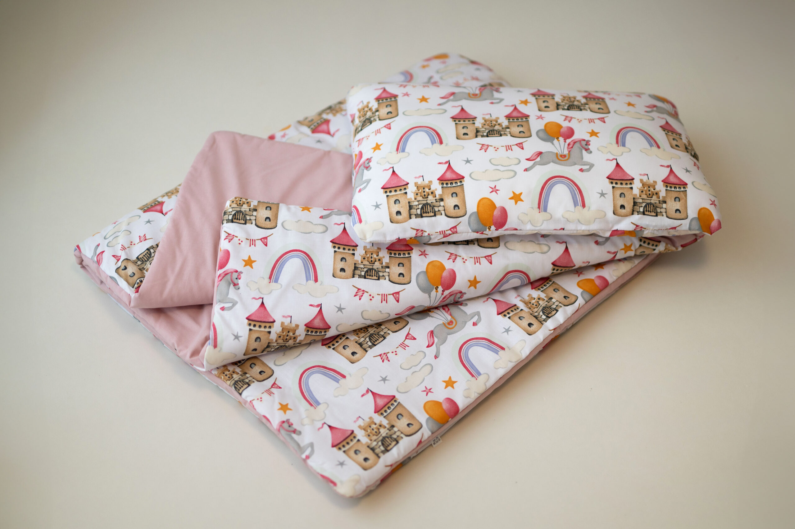 Kocyk do żłobka dla dziewczynki 100×135 cm królestwo